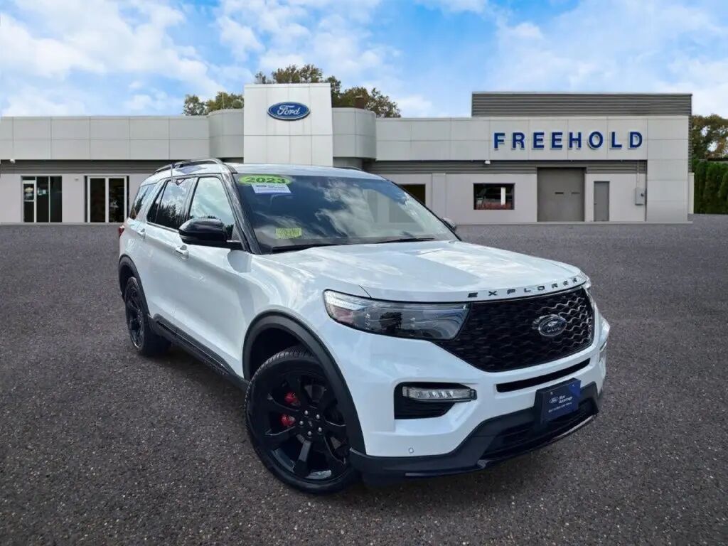 2023 Ford Explorer ST — photo 1 of 13