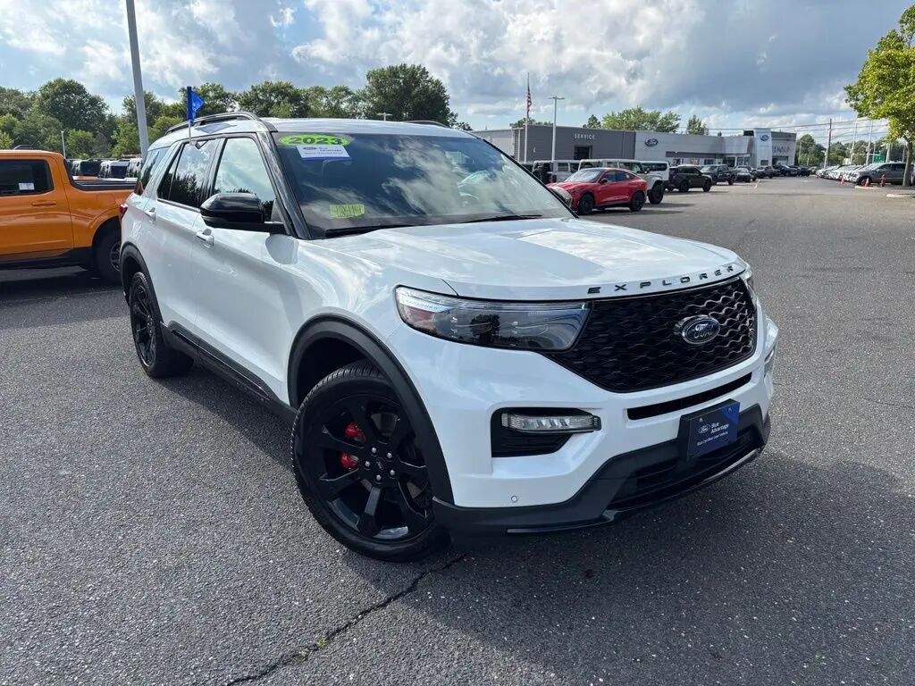 2023 Ford Explorer ST — photo 1 of 39