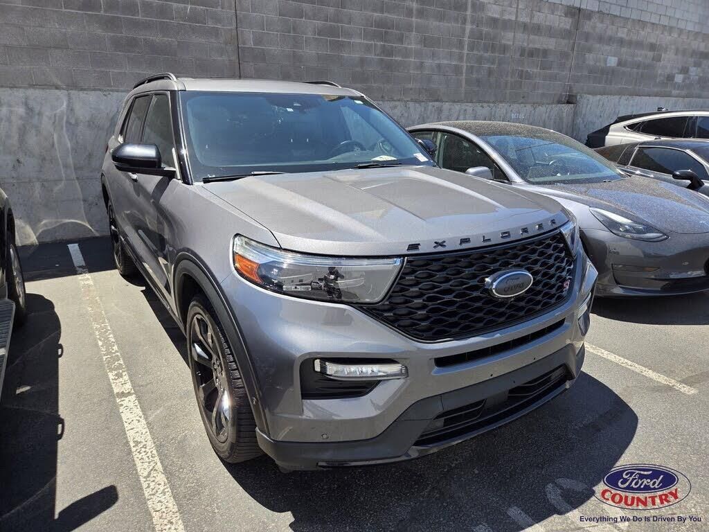 2021 Ford Explorer ST — photo 1 of 2