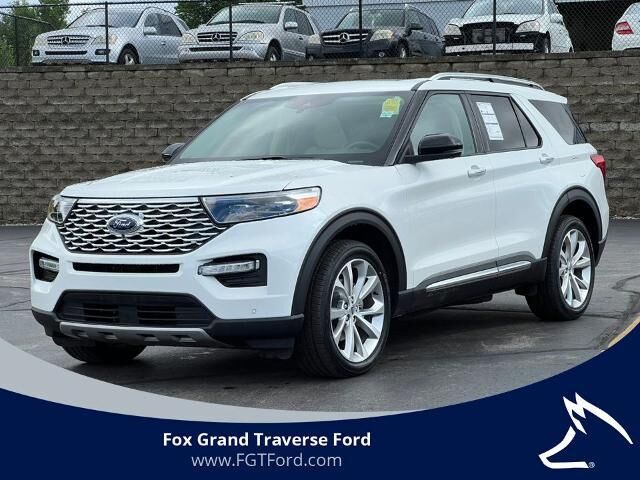2023 Ford Explorer Platinum — photo 1 of 13