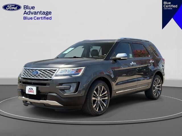 2017 Ford Explorer Platinum — photo 1 of 12