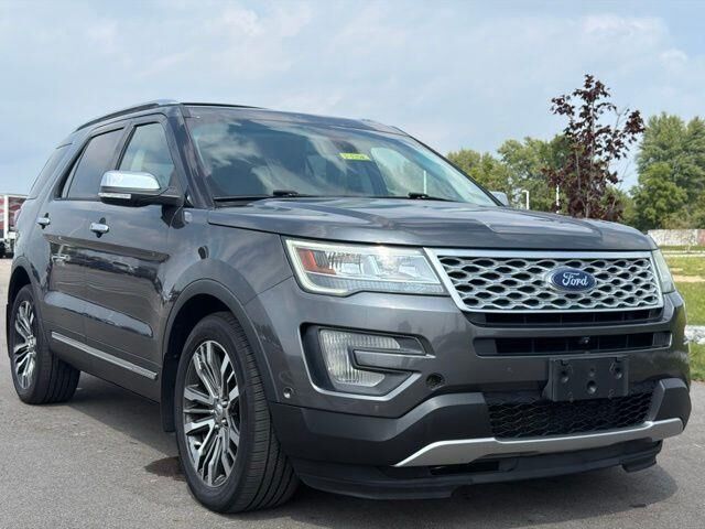 2017 Ford Explorer Platinum — photo 1 of 26