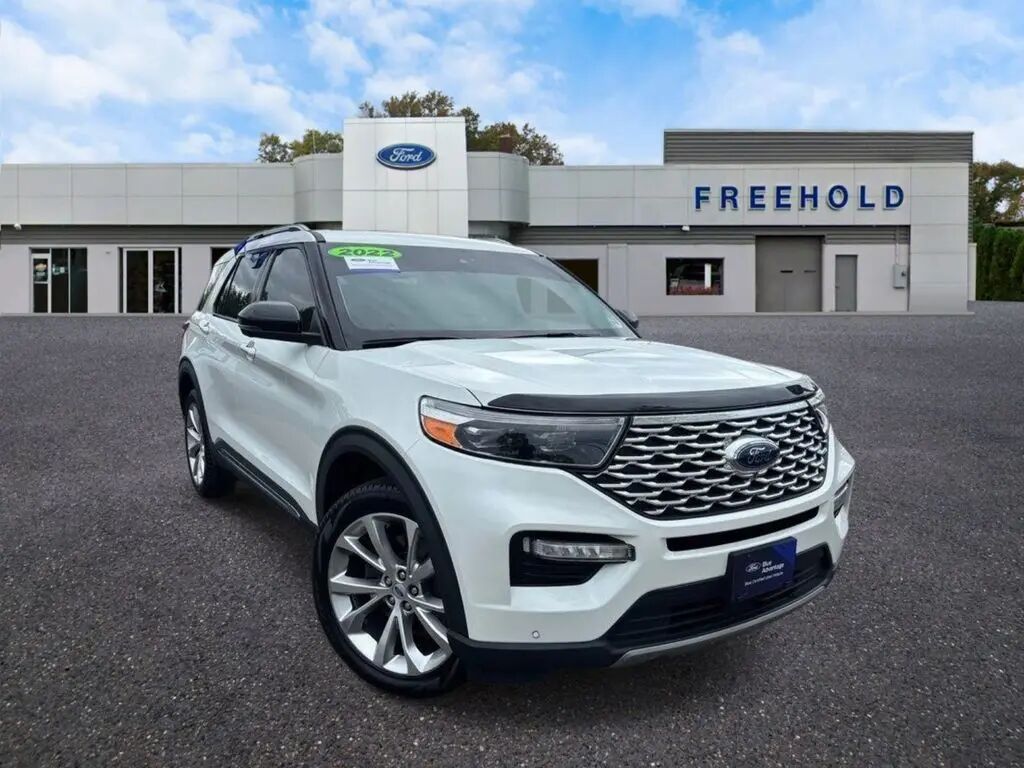 2022 Ford Explorer Hybrid Platinum — photo 1 of 16