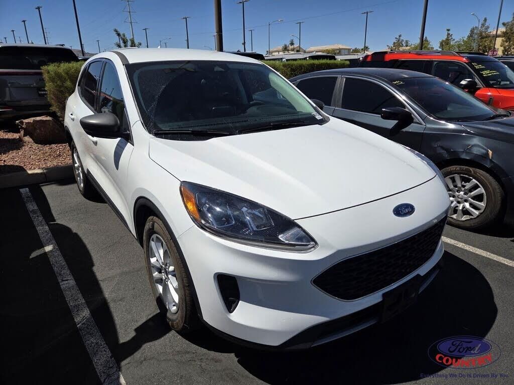 2022 Ford Escape Hybrid SE — photo 1 of 2