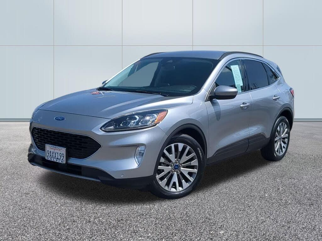 2022 Ford Escape Hybrid Titanium — photo 1 of 1