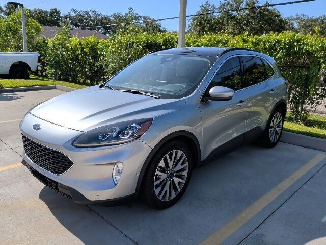2021 Ford Escape Hybrid Titanium — photo 1 of 6