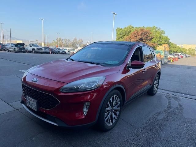 2020 Ford Escape Hybrid Titanium — photo 1 of 10