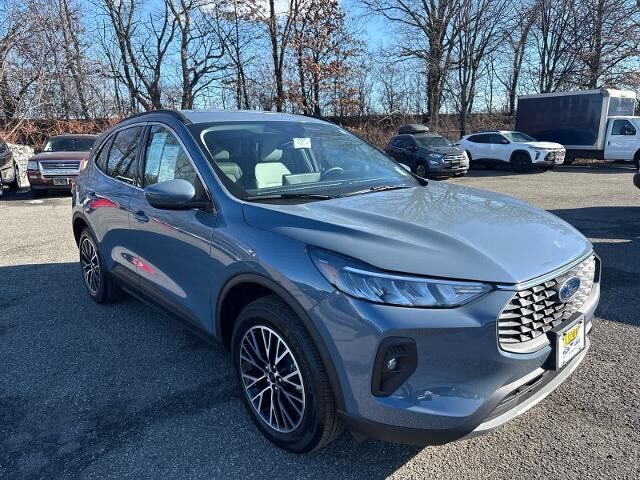 2025 Ford Escape Plug-In Hybrid PHEV — photo 1 of 14