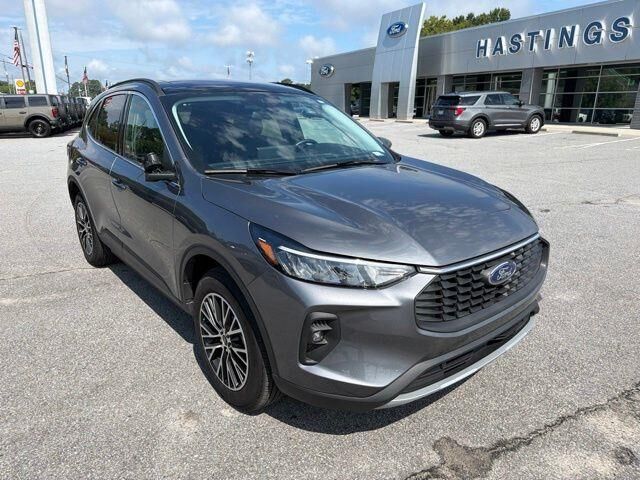 2025 Ford Escape Plug-In Hybrid PHEV — photo 1 of 39