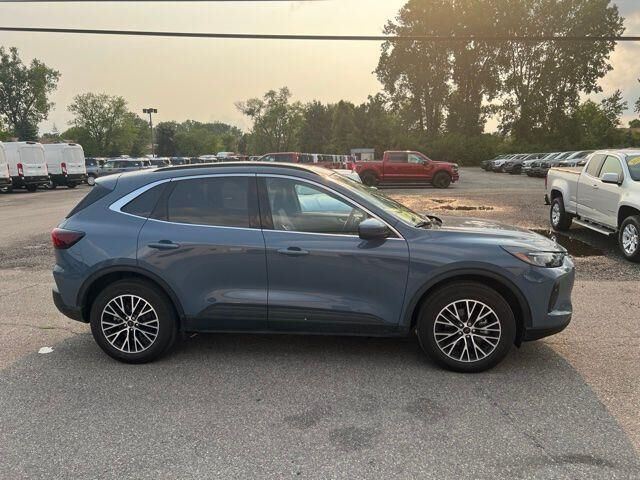 2024 Ford Escape Plug-In Hybrid PHEV — photo 1 of 4