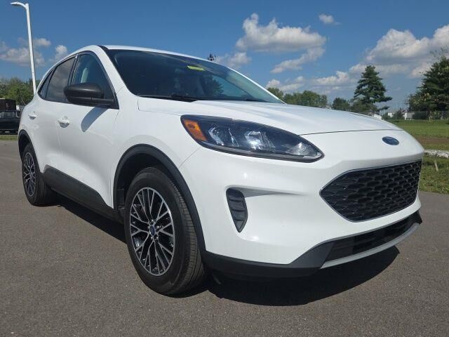 2022 Ford Escape Plug-In Hybrid SE — photo 1 of 39