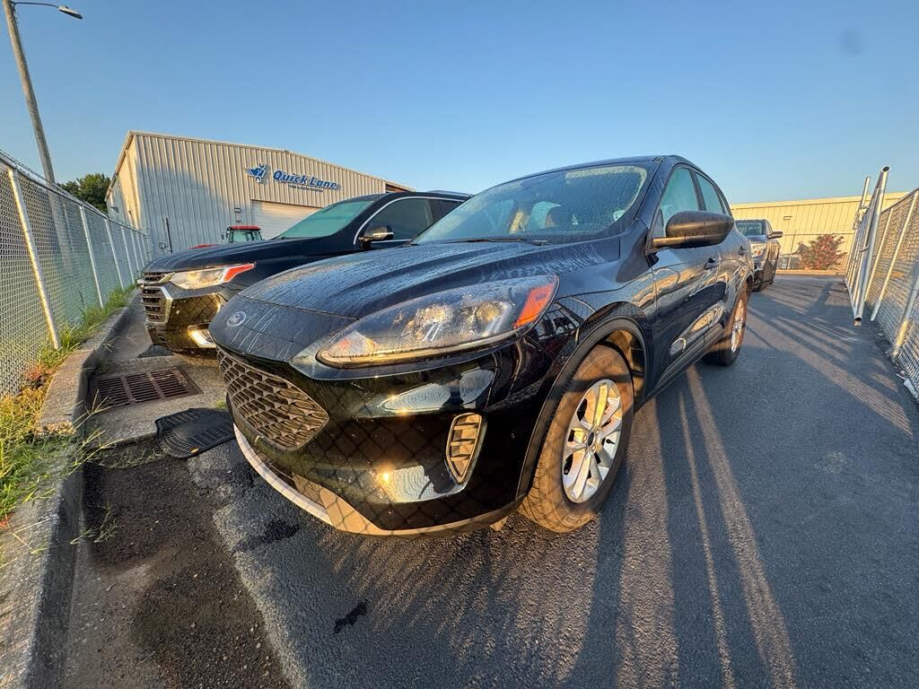 2021 Ford Escape S — photo 1 of 27
