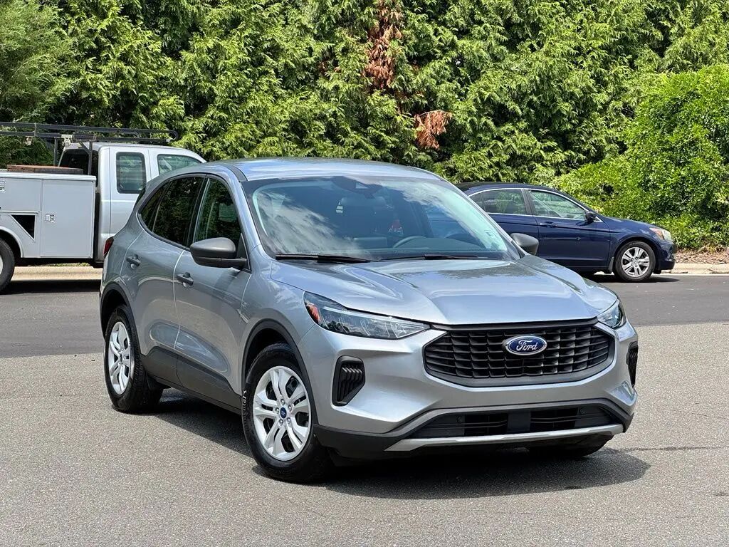 2024 Ford Escape Base — photo 1 of 13