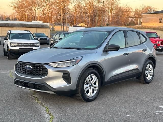 2024 Ford Escape Base — photo 1 of 13
