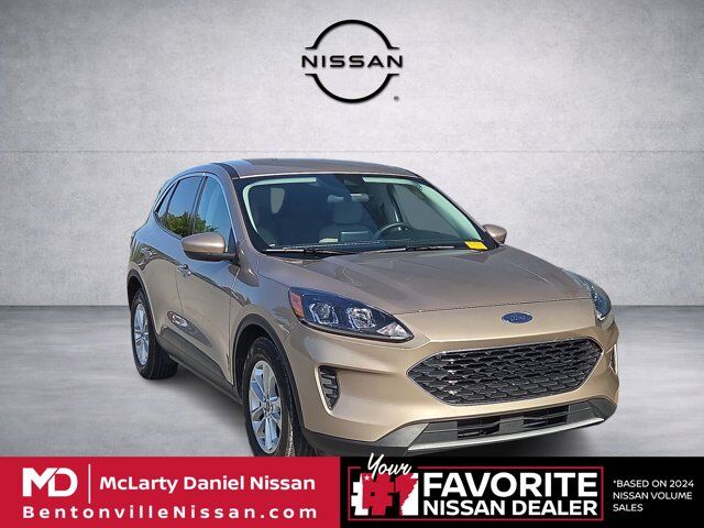 2021 Ford Escape SE — photo 1 of 8