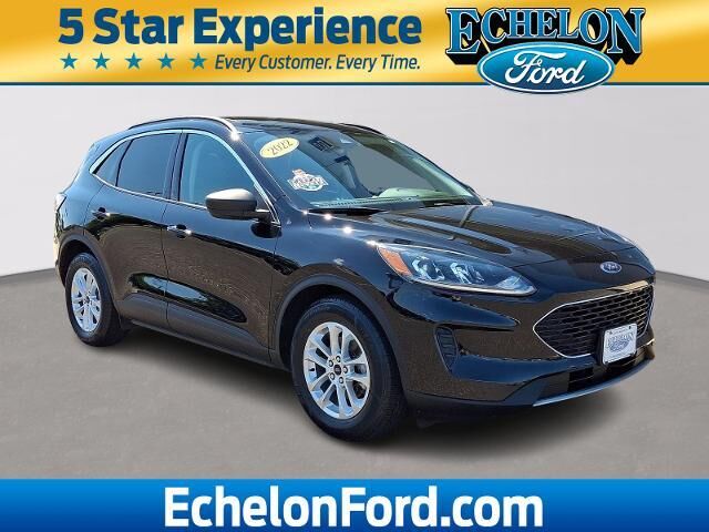 2022 Ford Escape SE — photo 1 of 13