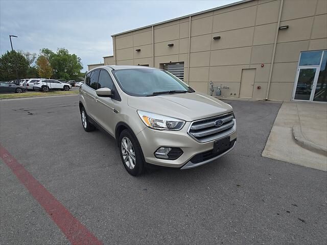2017 Ford Escape SE — photo 1 of 13