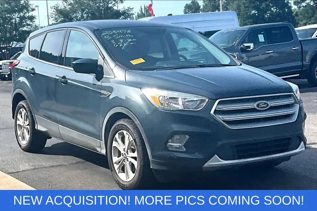 2019 Ford Escape SE — photo 1 of 23