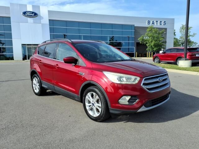 2017 Ford Escape SE — photo 1 of 13