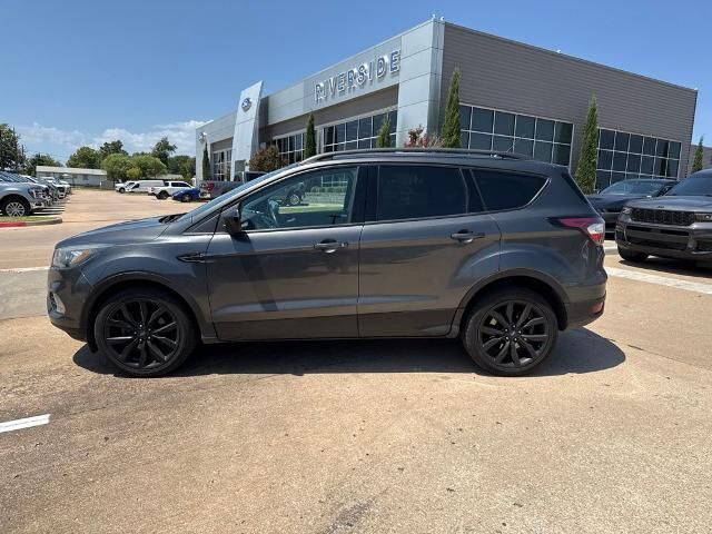 2017 Ford Escape SE — photo 1 of 13