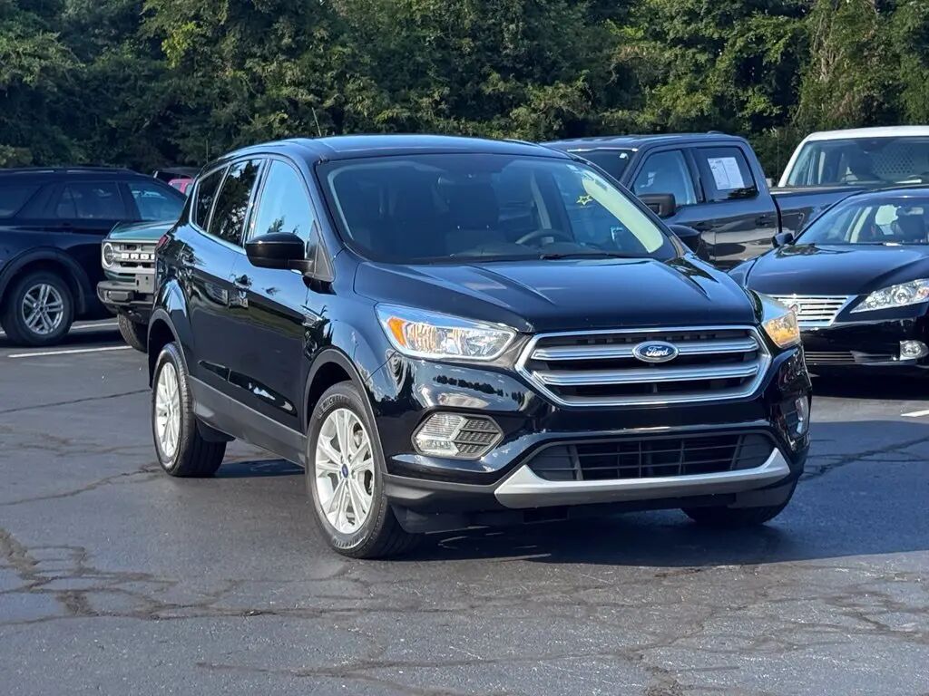 2017 Ford Escape SE — photo 1 of 13