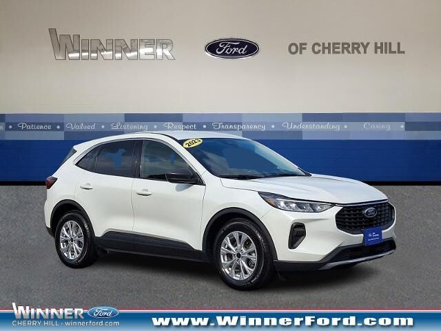 2023 Ford Escape Active — photo 1 of 13