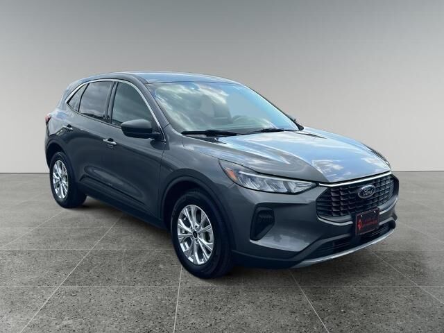 2023 Ford Escape Active — photo 1 of 39