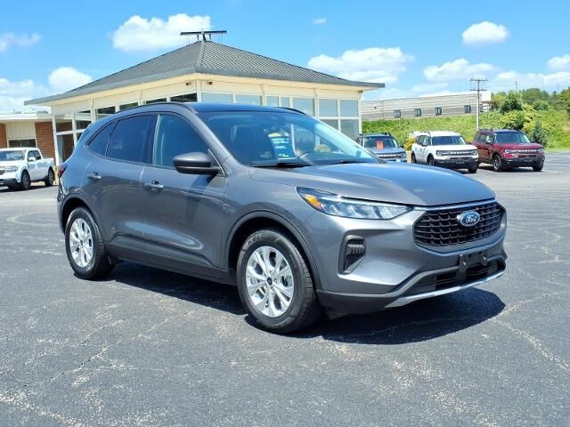 2025 Ford Escape Active — photo 1 of 13