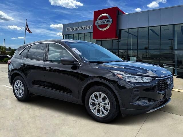 2024 Ford Escape Active — photo 1 of 39