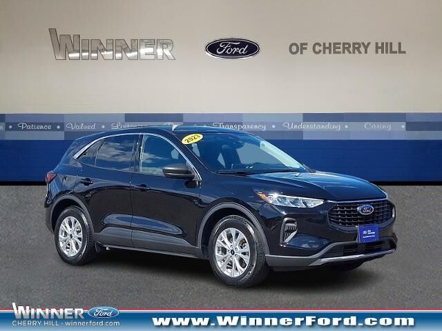2023 Ford Escape Active — photo 1 of 26