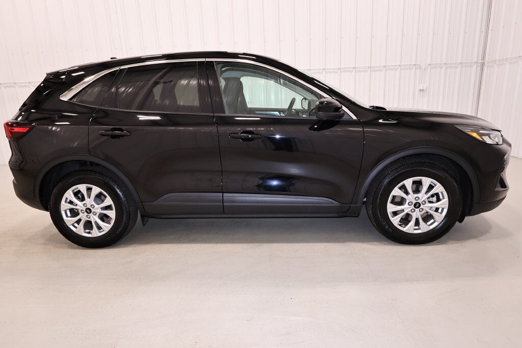 2023 Ford Escape Active — photo 1 of 12