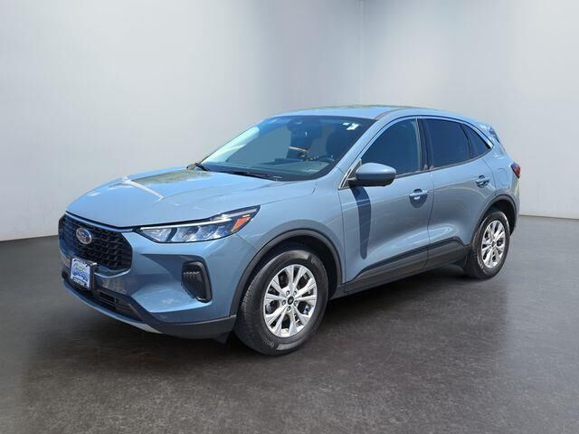 2023 Ford Escape Active — photo 1 of 13