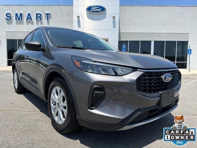 2023 Ford Escape Active — photo 1 of 13