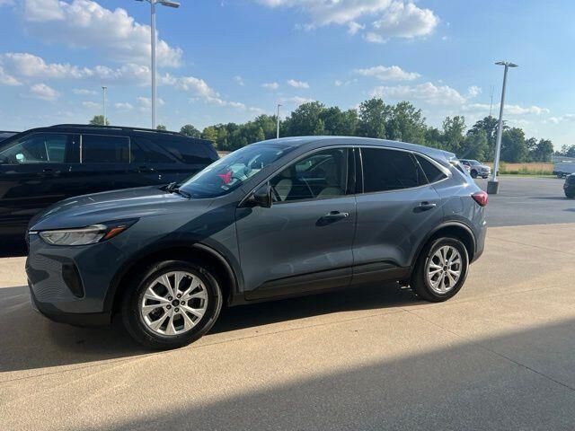 2023 Ford Escape Active — photo 1 of 13