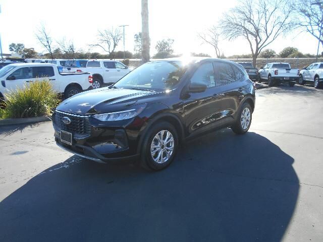 2025 Ford Escape Active — photo 1 of 13