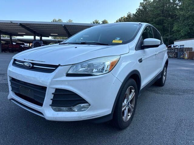 2016 Ford Escape SE — photo 1 of 8