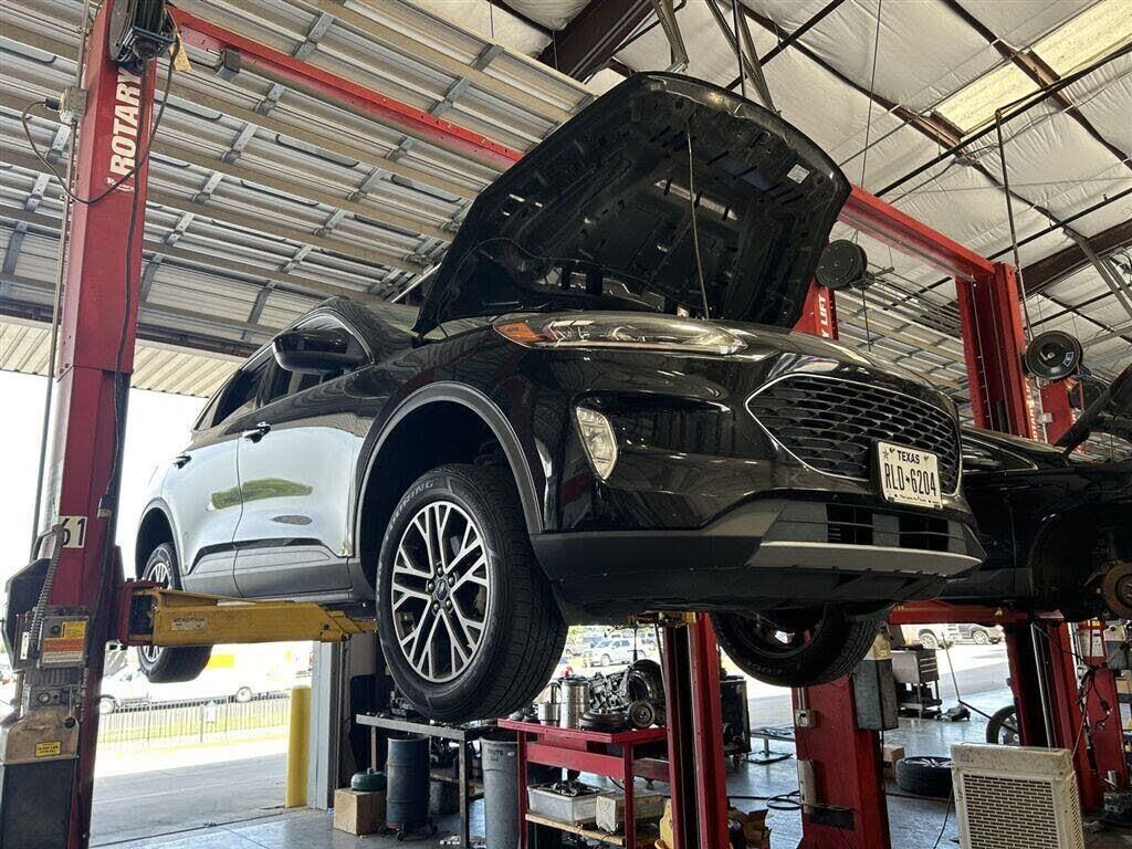 2022 Ford Escape SEL — photo 1 of 2
