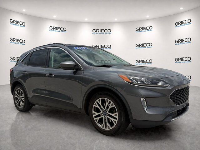 2022 Ford Escape SEL — photo 1 of 3