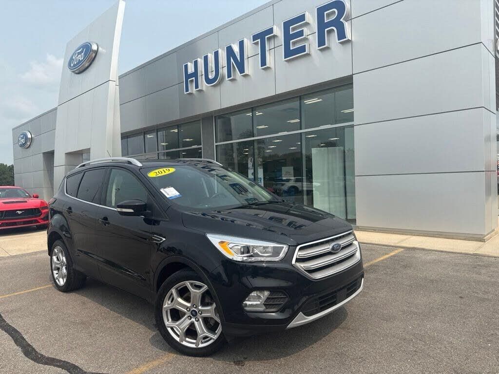 2019 Ford Escape Titanium — photo 1 of 2