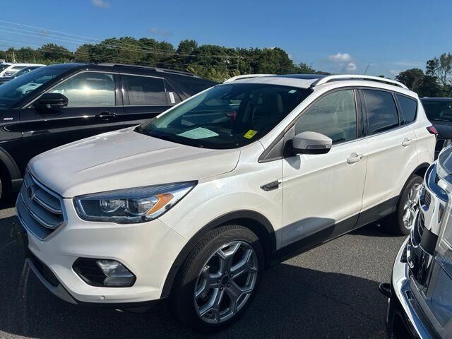 2019 Ford Escape Titanium — photo 1 of 9