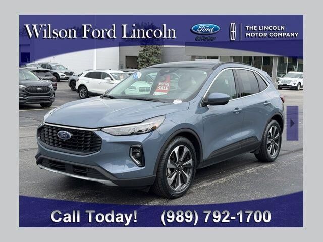 2023 Ford Escape Hybrid Platinum — photo 1 of 26