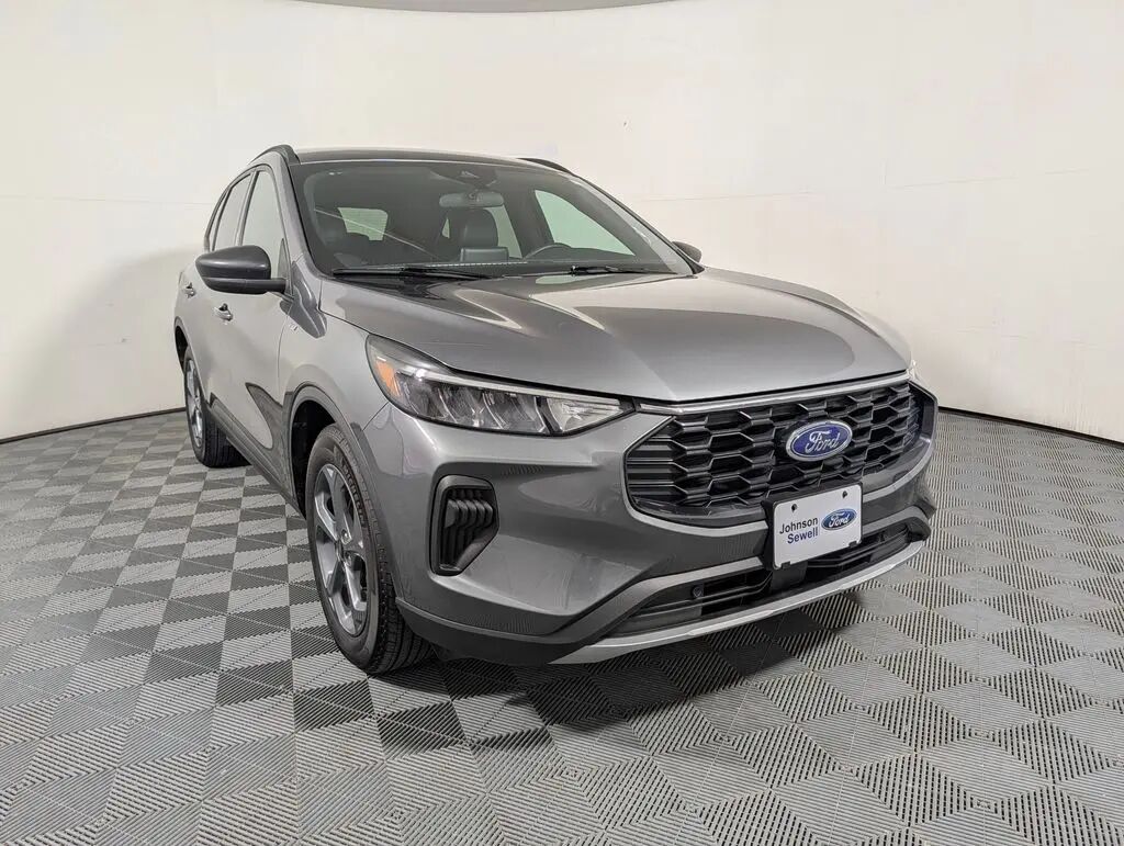 2025 Ford Escape ST-Line — photo 1 of 14