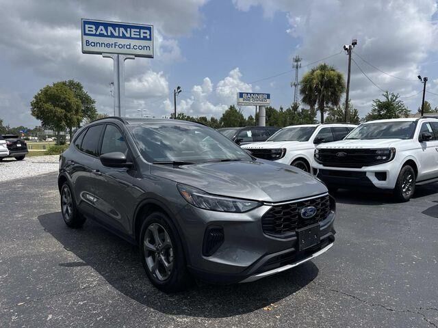 2025 Ford Escape ST-Line — photo 1 of 26