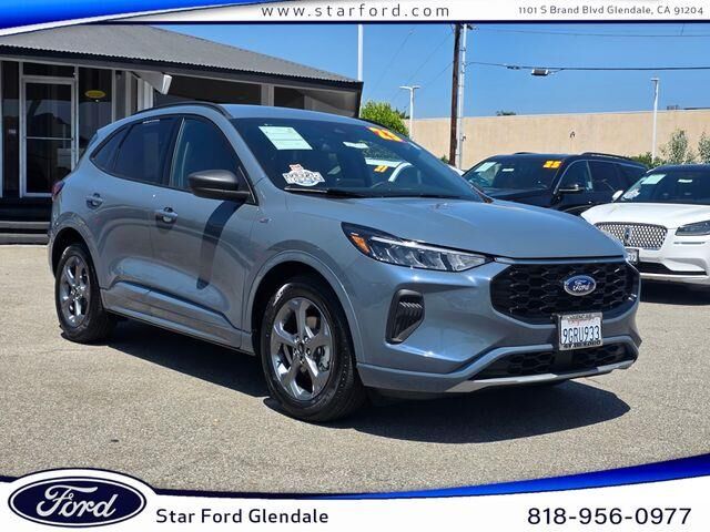 2023 Ford Escape ST-Line — photo 1 of 39