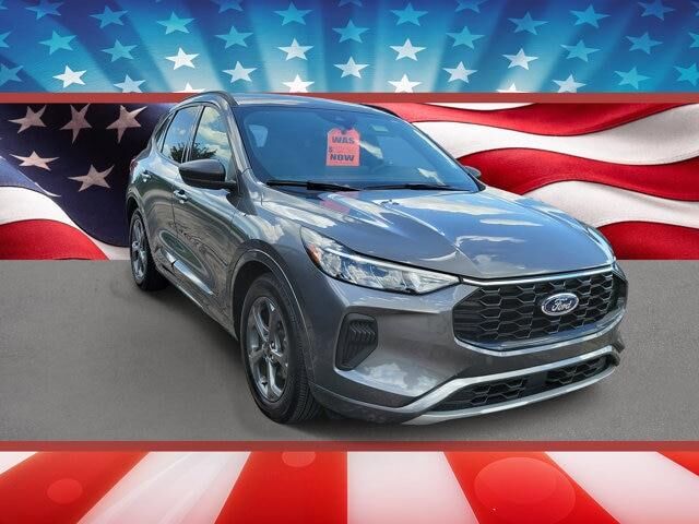 2023 Ford Escape ST-Line — photo 1 of 26