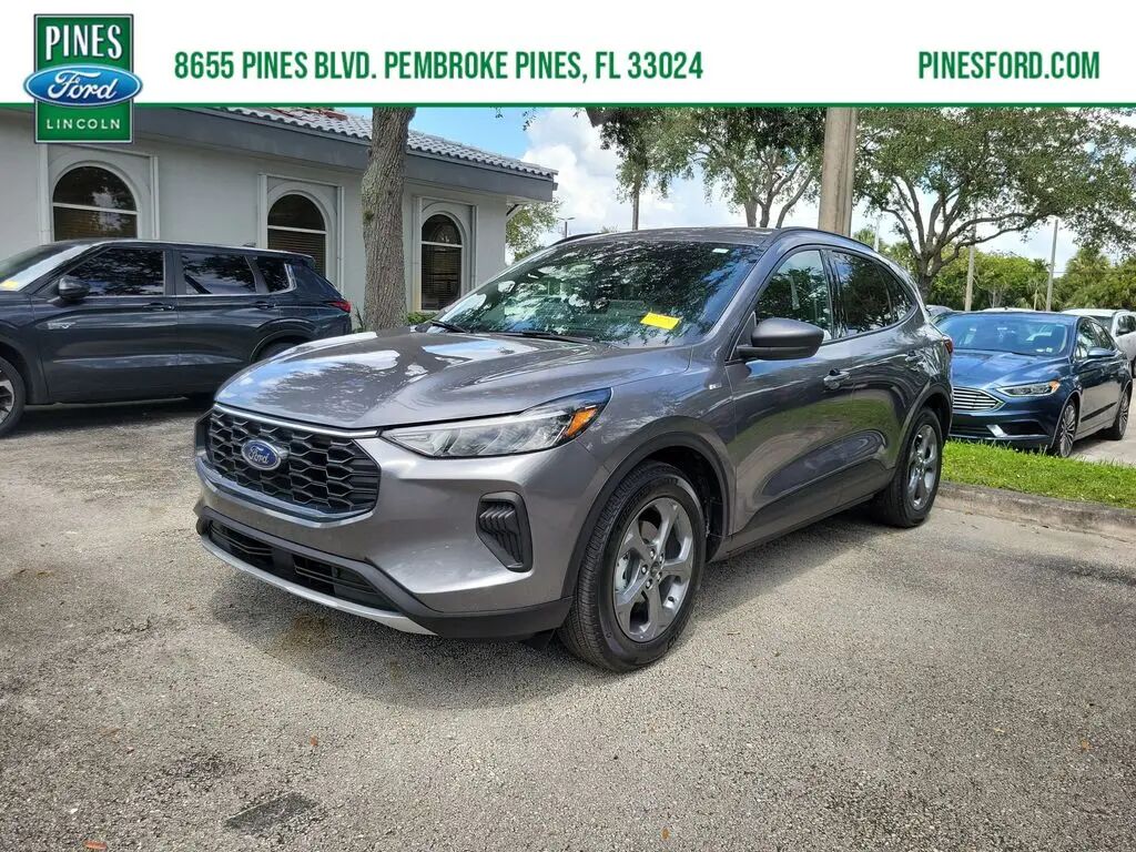 2025 Ford Escape ST-Line — photo 1 of 45