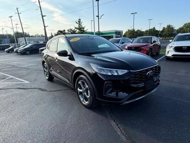 2025 Ford Escape ST-Line — photo 1 of 13