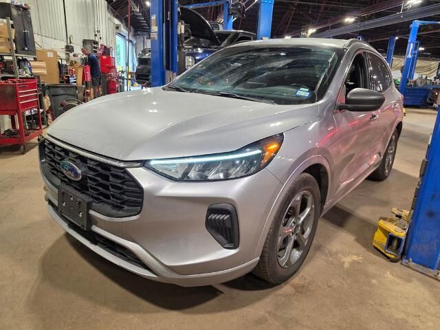 2024 Ford Escape ST-Line — photo 1 of 26