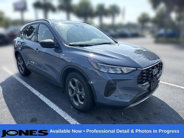 2025 Ford Escape ST-Line — photo 1 of 40