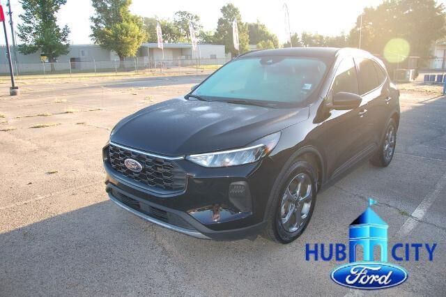 2025 Ford Escape ST-Line — photo 1 of 26